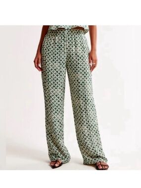 Abercrombie & Fitch Geometric Crinkle Wide-Leg Pull On Pants